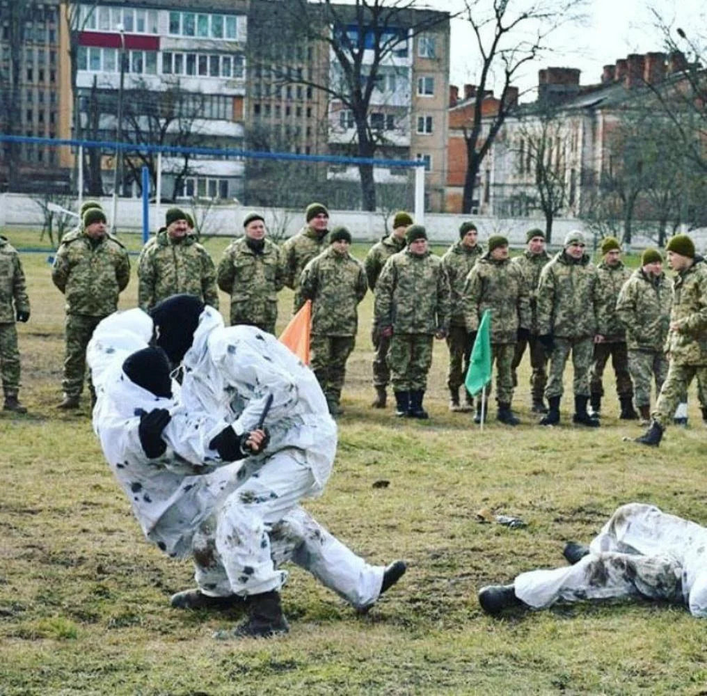 Blur Snow Camo Winter Camouflage Ultra Thin Overwhites for Hunting Airsoft Paintball Outdoor (M)